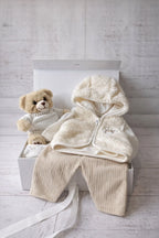 Cosy Giraffe Luxury Baby Gift Box