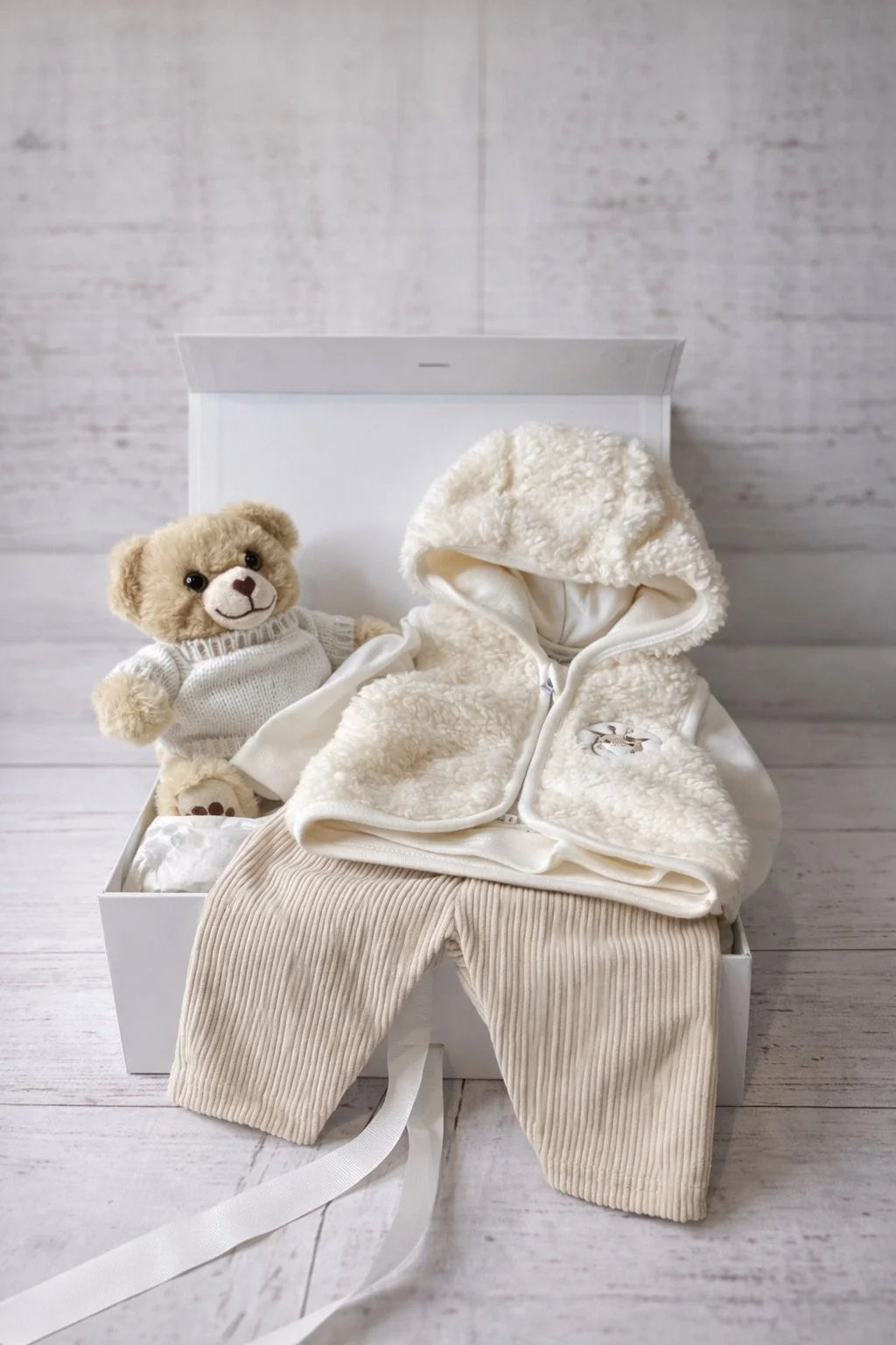 Cosy Giraffe Luxury Baby Gift Box