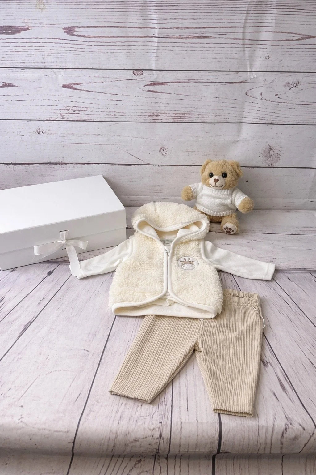 Cosy Giraffe Luxury Baby Gift Box